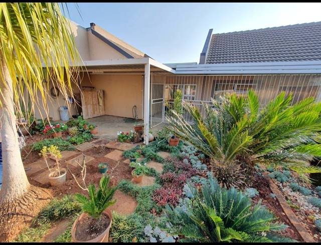 2 BEDROOM TOWNHOUSE FOR SALE IN ANNLIN